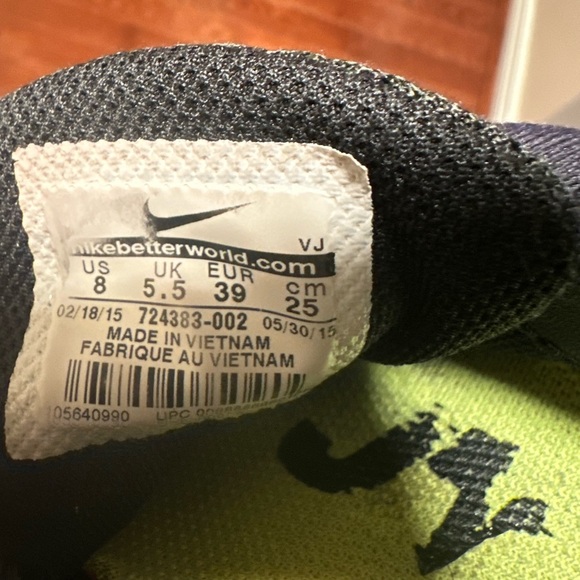 Nike Black Athletic Running Shoes with Mesh Upper - Picture 5 of 6